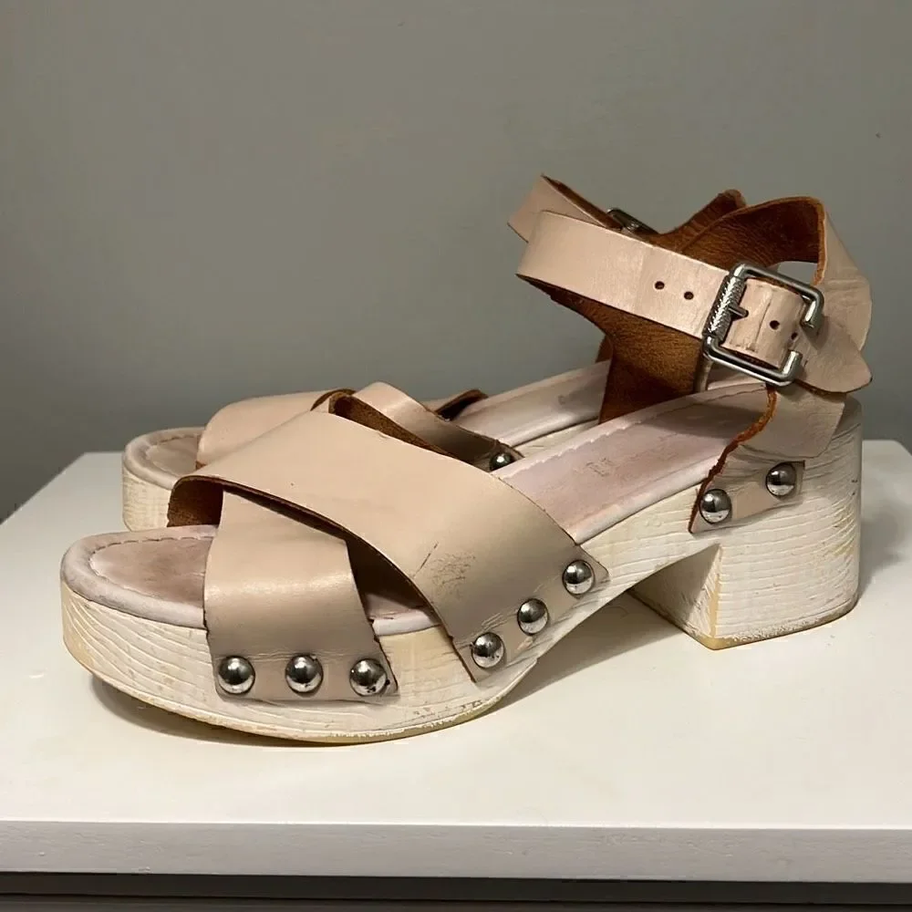 Sandro Rosi Women's Beige Studded Platform Heels Crossover  Sandals Size 39